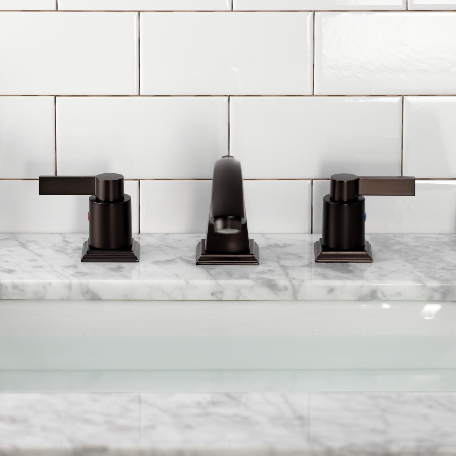 Kingston Tulare FSC4685NDL - NuvoFusion Two-Handle 3-Hole Deck Mount Widespread Bathroom Faucet with Pop-Up Drain, Oil Rubbed Bronze — thumbnail 3